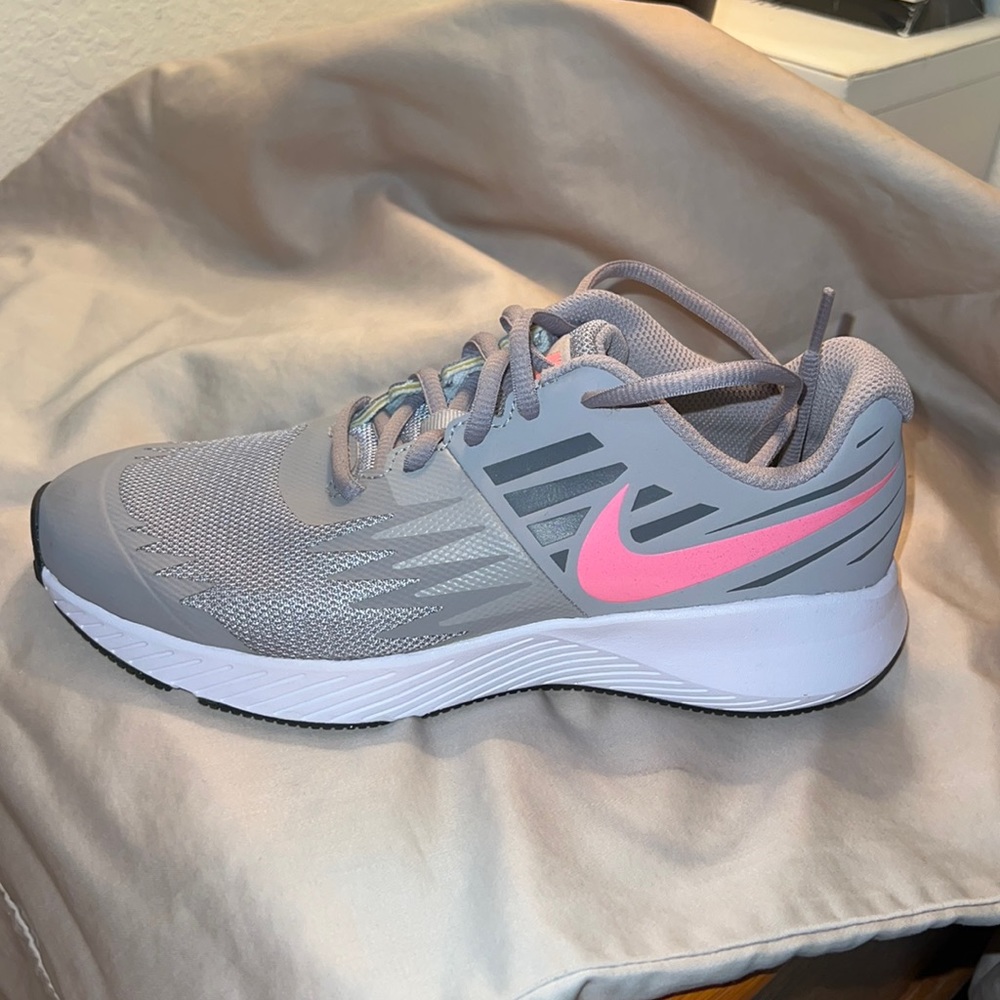 Nike Youth Size Pink Glitter Nike Sneakers